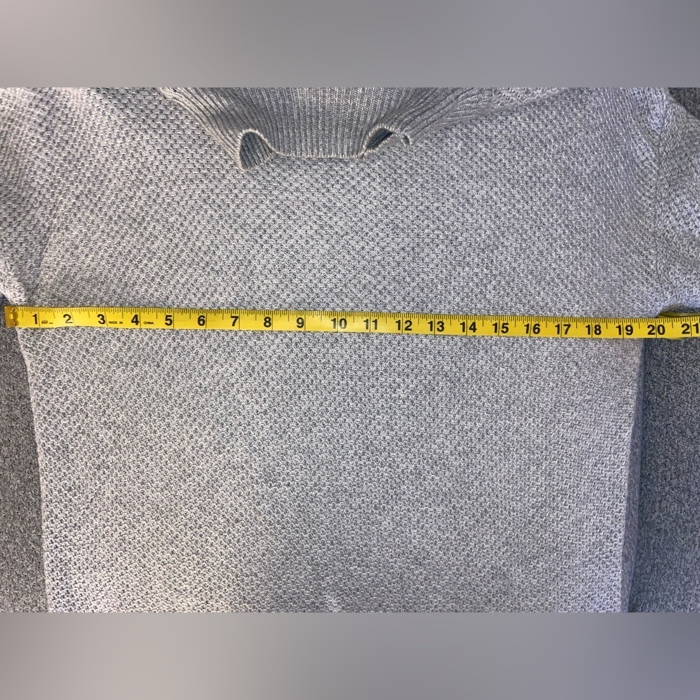 J. McLaughlin Women’s Medium Light Gray Turtleneck Knit Sweater - Picture 5 of 5